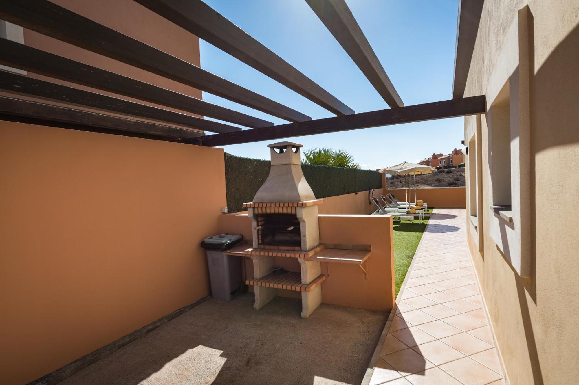 Home2Book Private Pool & Terrace, Aloha Sun Villa คอร์ราเลโฮ ภายนอก รูปภาพ